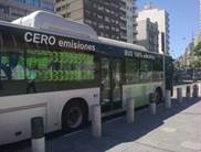 Descripción: Descripción: Descripción: El autobús eléctrico K9 estacionado en una calle céntrica de Montevideo. Crédito: Inés Acosta/IPS.