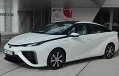 Descripción: Descripción: Toyota ha presentado su berlina de pila de combustible Mirai, que utiliza el hidrógeno 